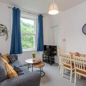  Apartment One Bedroom Just A 10 Min Walk From City Center!
