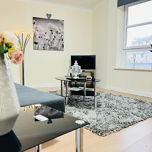  Apartment Peaceful 2 Bedroom Flat With Free Parking